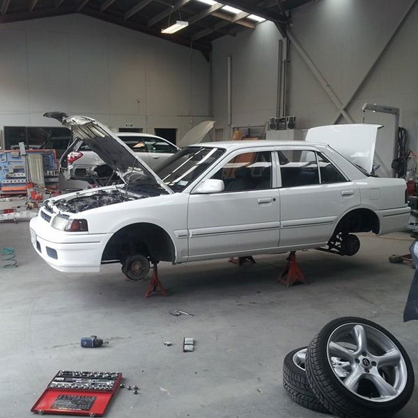 Auto air conditioning services during vehicle repair